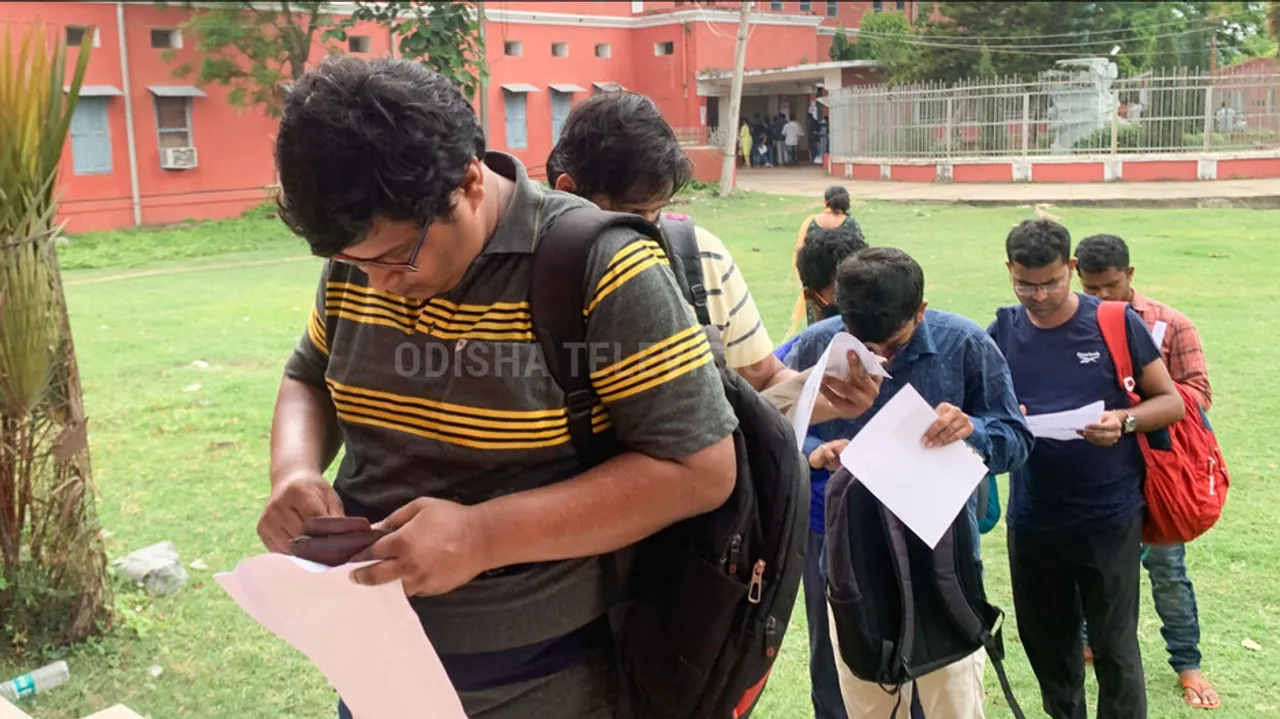 UPSC Civil Services Prelims 2022: ପରୀକ୍ଷା ସେଣ୍ଟରରେ ଛାତ୍ରଛାତ୍ରୀ