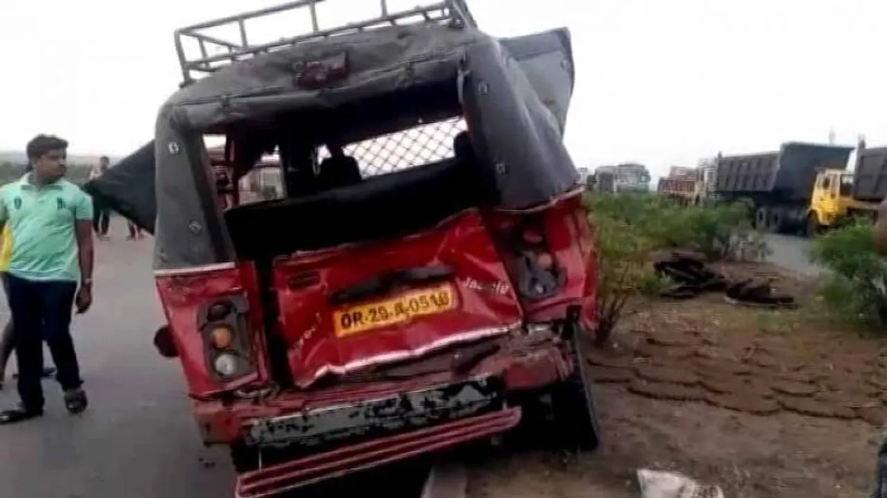 ଟାଟା ମ୍ୟାଜିକ୍‌କୁ ଧକ୍କା ଦେଲା ଟ୍ରକ୍: ଜଣେ ମୃତ,୩ ଆହତ