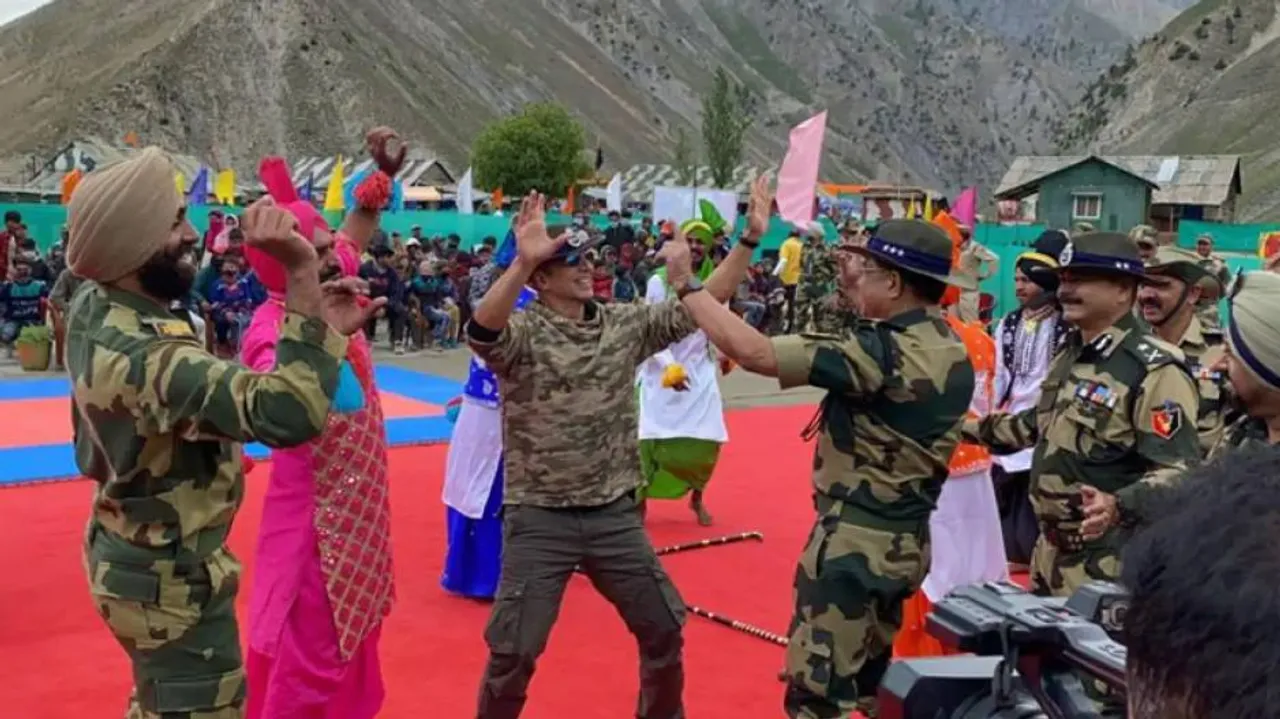 ଯବାନଙ୍କ ସହ ନାଚିଲେ ଖିଲାଡ଼ି କୁମାର