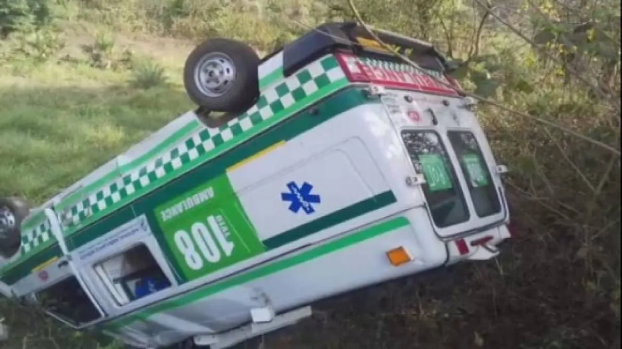 ରୋଗୀଙ୍କୁ ଛାଡ଼ି ଫେରିବାବେଳେ ଆମ୍ବୁଲାନ୍ସ ଦୁର୍ଘଟଣାଗ୍ରସ୍ତ