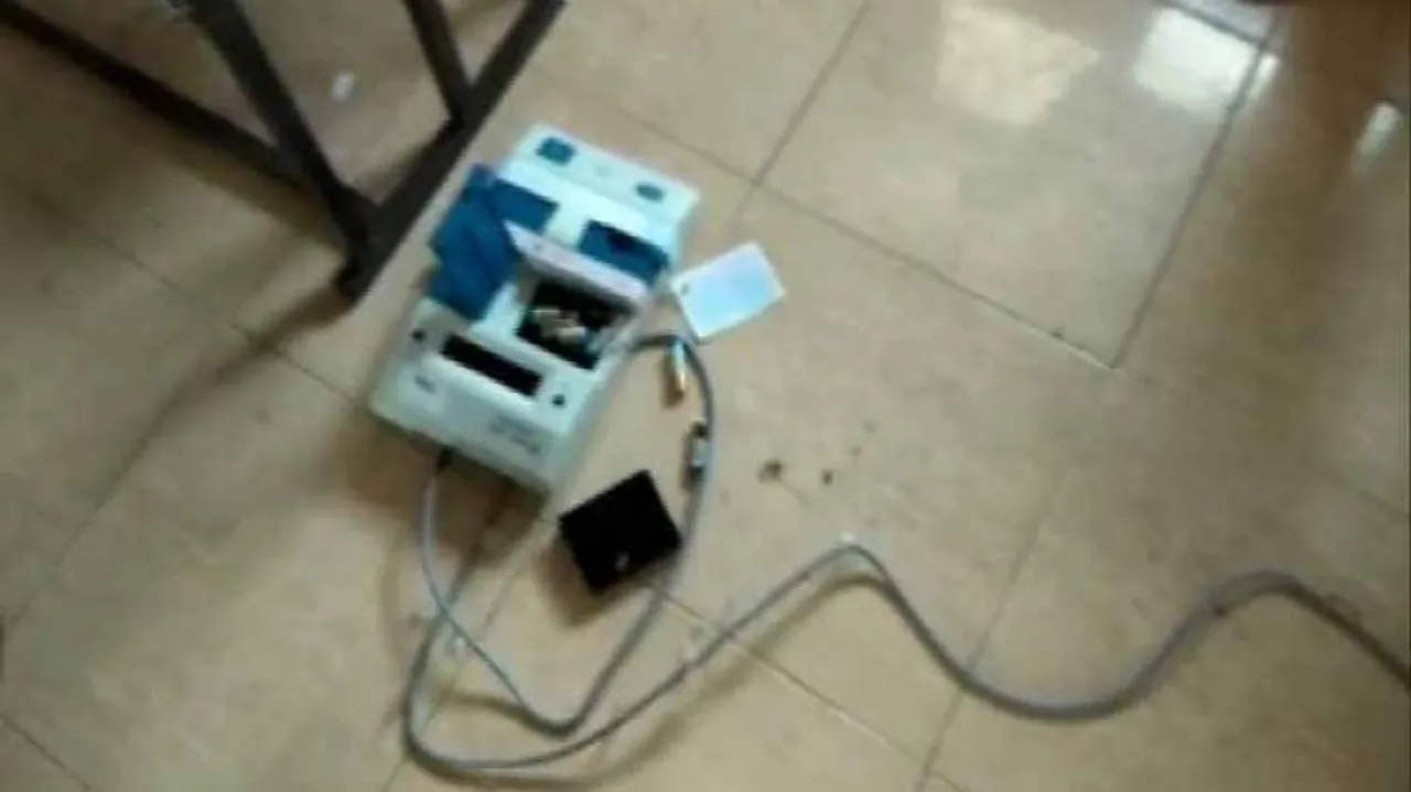 ଇଭିଏମ୍‌ କଚାଡ଼ି ଭାଙ୍ଗିଲେ ଜନସେନା ପ୍ରାର୍ଥୀ