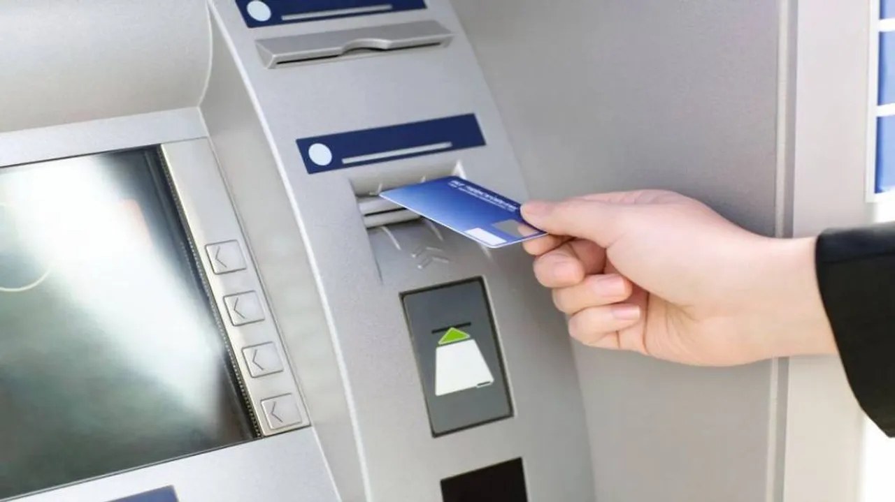 ଏହି ଏଟିଏମ୍‌ରୁ ଆପେ ଆପେ ବାହାରୁଛି ଟଙ୍କା