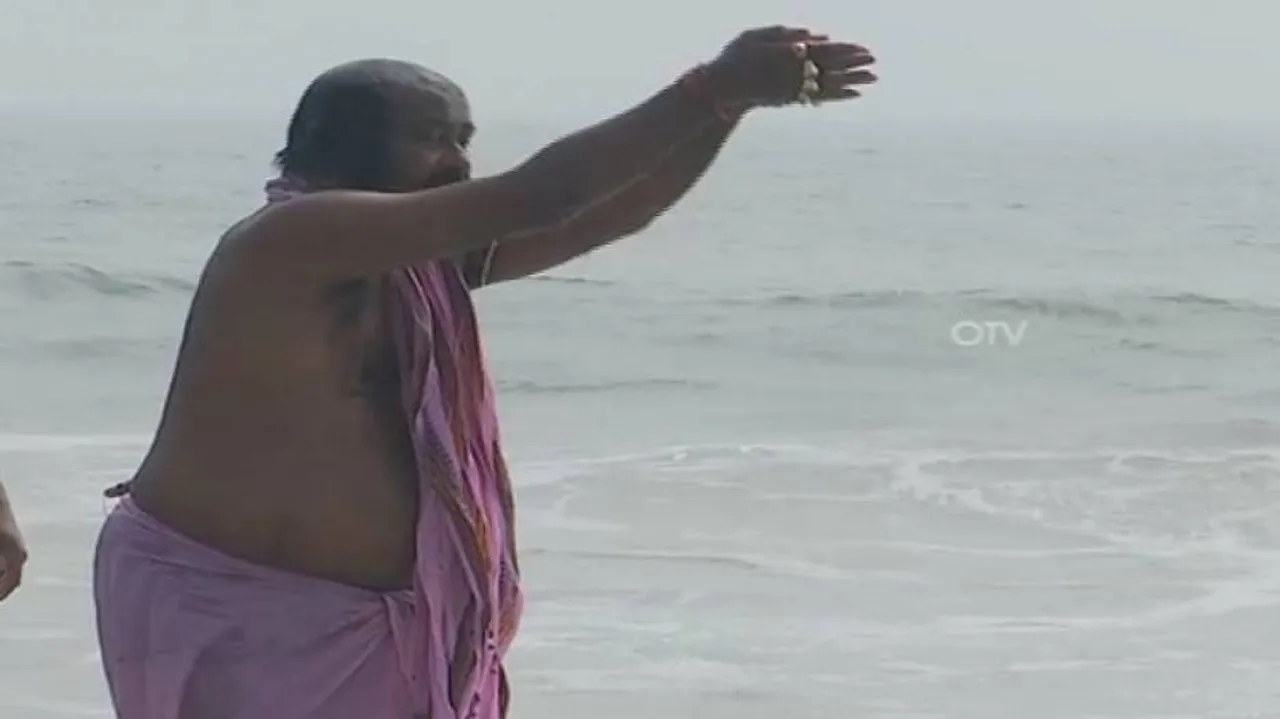 ମହୋଦଧିରେ ସ୍ନାନ କଲେ କଂସ ଭୂମିକାରେ ଅଭିନୟ କରିଥିବା ଭୁବନେଶ୍ୱର ପ୍ରଧାନ