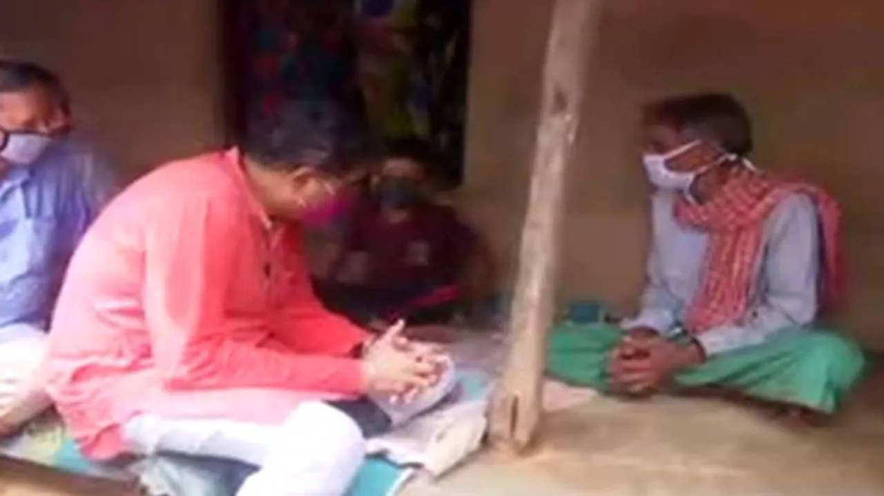 ବନ୍ୟାଞ୍ଚଳ ଗସ୍ତ କରି ଲୋକଙ୍କ ସମସ୍ୟା ପଚାରି ବୁଝିଲେ ବୈଜୟନ୍ତ