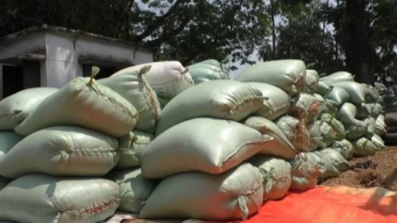 ରାସ୍ତାରେ ଧାନ ବସ୍ତା ରଖି ଚାଷୀଙ୍କ ଆନ୍ଦୋଳନ