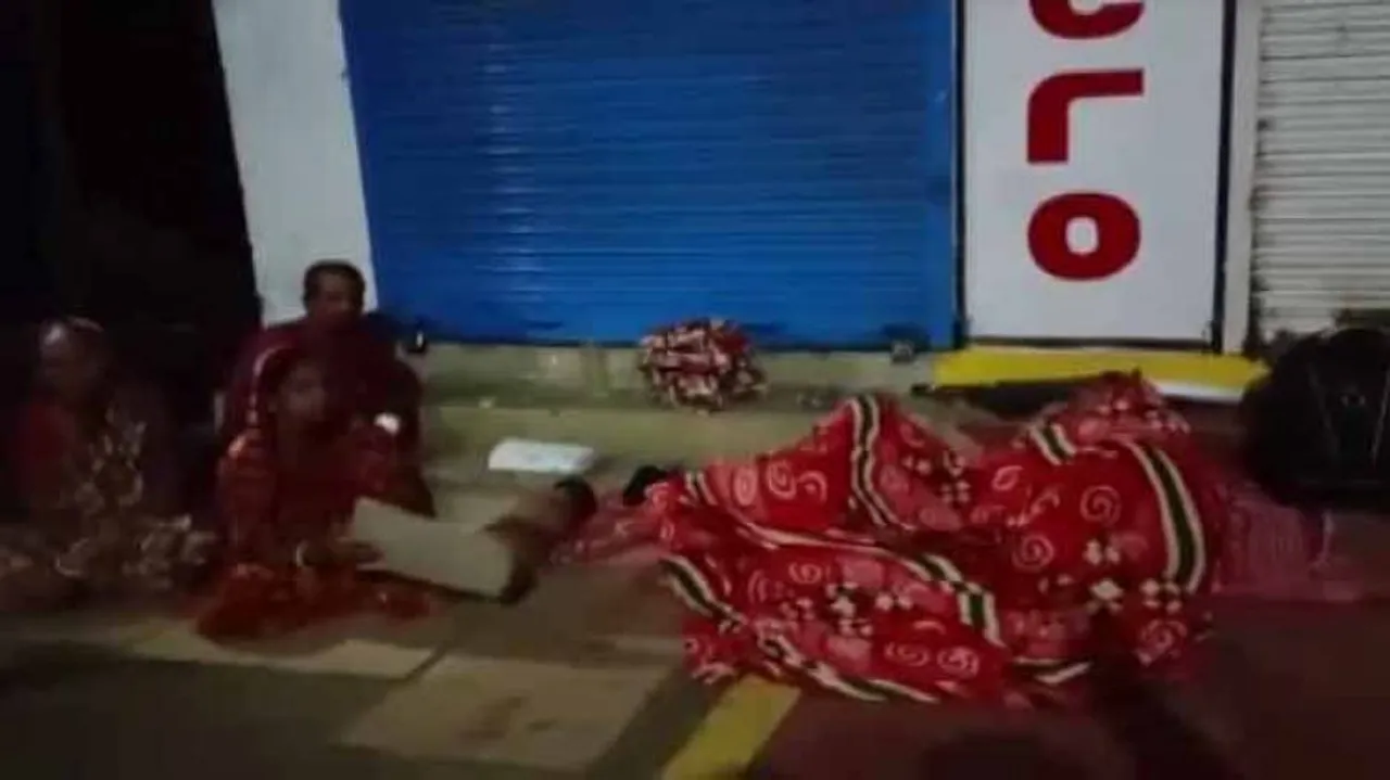 ଜୀବନ ଭୟରେ ଥାନା ଆଗରେ ରାତ୍ରିଯାପନ କଲା ପରିବାର