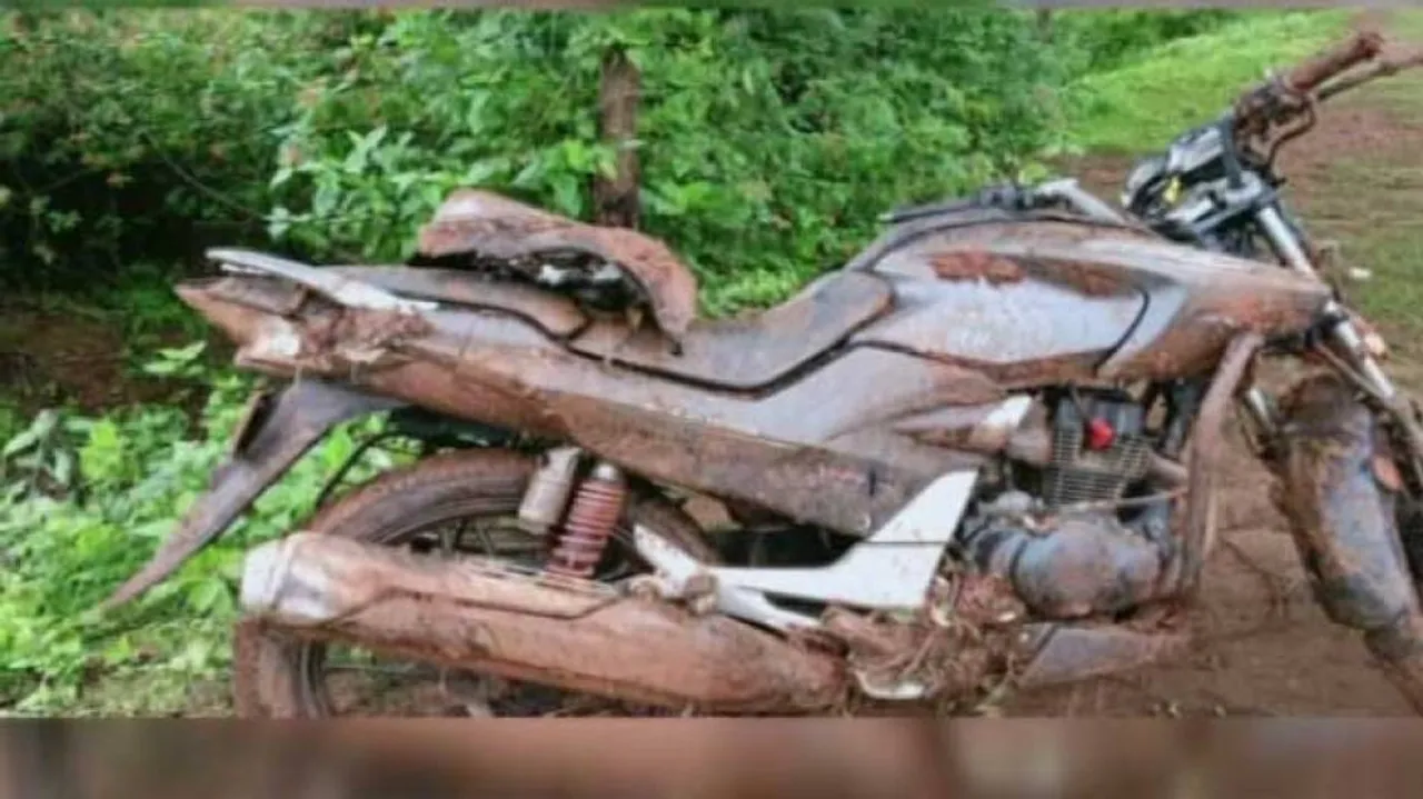 ଖାଲରେ ଖସି ପଡ଼ିଲା ବାଇକ୍‌, ଚାଲିଗଲା ୪ ନାବାଳକଙ୍କ ଜୀବନ