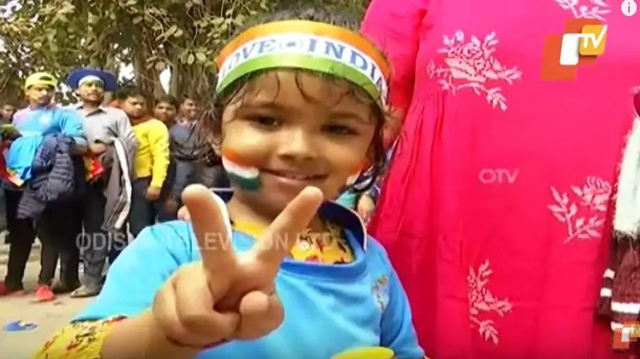 ମୁଁ ବି ଆସିଛି ଖେଳ ଦେଖିବାକୁ ---