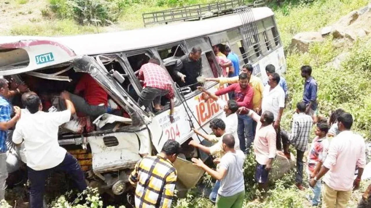 ଘାଟି ତଳକୁ ଖସିଲା ବସ୍‌; ୪୦ରୁ ଊର୍ଦ୍ଧ୍ୱ ଯାତ୍ରୀ ମୃତ
