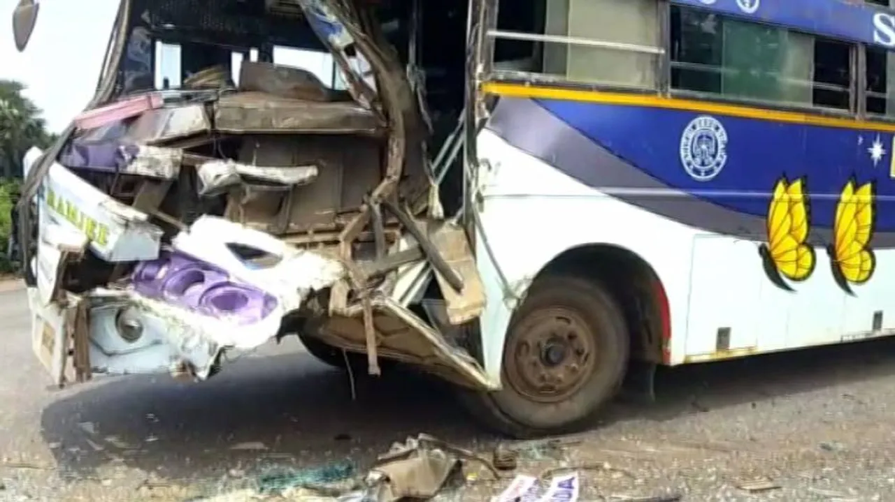 କୋଭିଡ୍ ଟେଷ୍ଟ ପାଇଁ ସାମ୍ପୁଲ ନେଇ ଯାଉଥିବା ବସ୍‌ ଦୁର୍ଘଟଣାଗ୍ରସ୍ତ