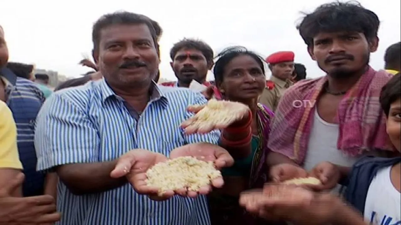 ରିଲିଫ୍‌ରେ ପୋକରା ଚାଉଳ ମିଳିଥିବା ଅଭିଯୋଗ