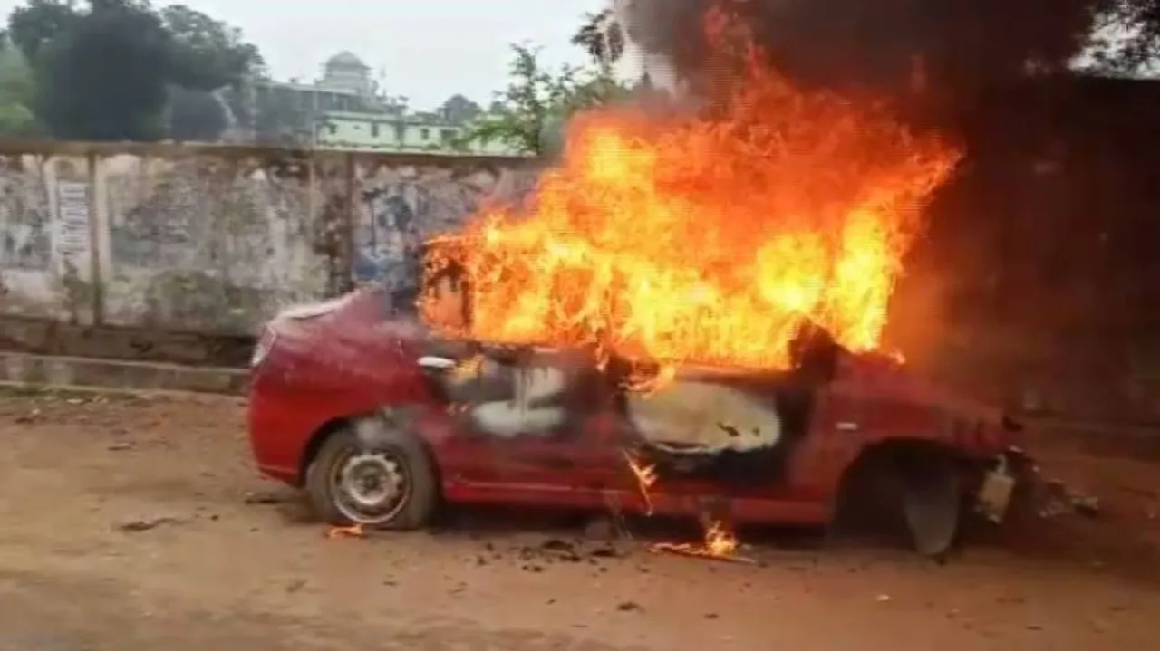 ହୁତ୍ ହୁତ୍ ହୋଇ ଜଳିଲା କାର୍‌ , ବନ୍ଦ ପାଳନ ବେଳେ ହିଂସାକାଣ୍ଡ