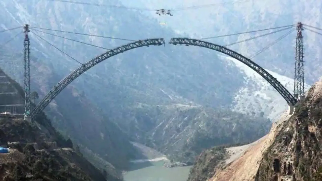 କଶ୍ମୀରରେ ନିର୍ମାଣ ହେଲା ବିଶ୍ୱର ସବୁଠୁ ଉଚ୍ଚତମ ରେଲୱେ ବ୍ରିଜ