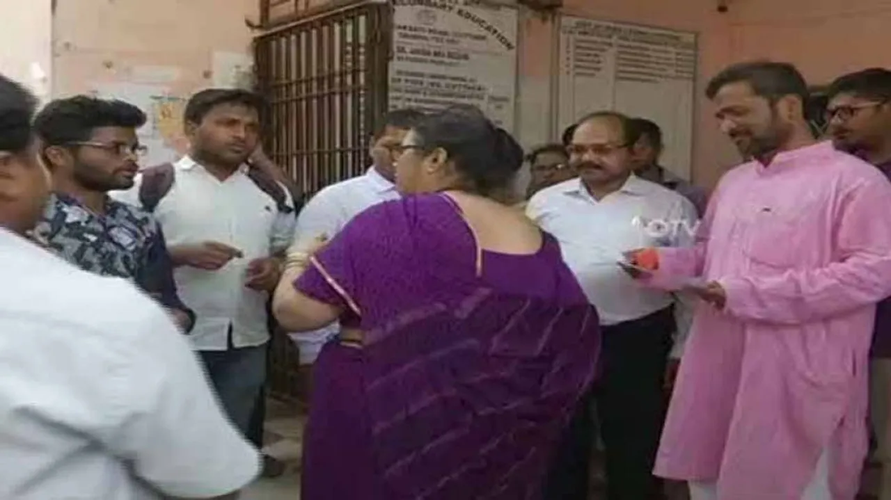 ମାଟ୍ରିକ ଭାଇରାଲ୍: ଇଂରାଜୀ ପରୀକ୍ଷା ଆଉ ଥରେ ହେବ ନେଇ ଆଜି ନିଷ୍ପତ୍ତି