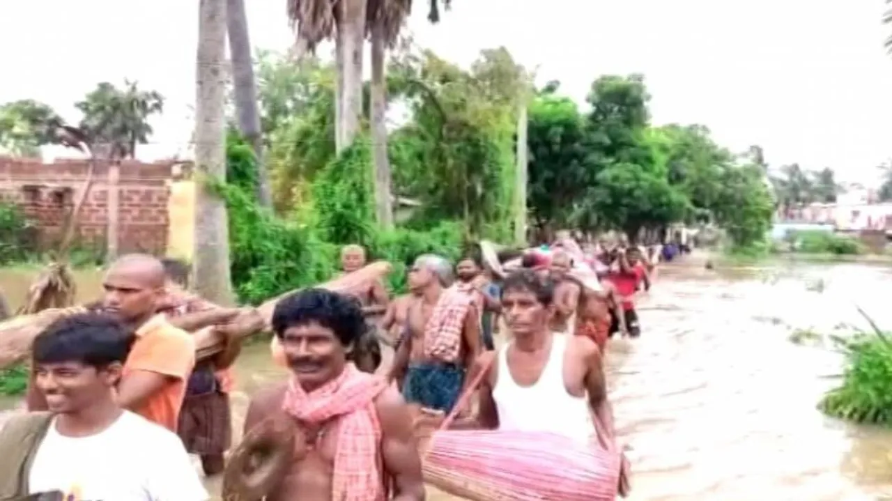 ବନ୍ୟା ଯୋଗୁ ଆସିପାରିଲାନି ଆମ୍ବୁଲାନ୍ସ; ଚାଲିଗଲା ମହିଳାଙ୍କ ଜୀବନ