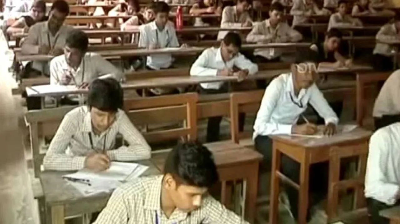 ଏଣିକି ଯୁକ୍ତ ଦୁଇ ପ୍ରଥମ ବର୍ଷ ପରୀକ୍ଷାରେ ପାସ୍ କରିବା ବାଧ୍ୟତାମୂଳକ