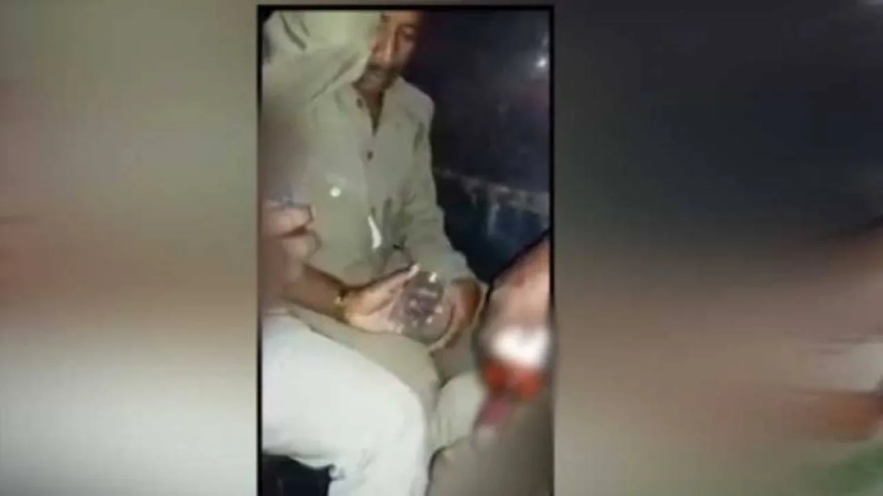 ଭାଇରାଲ୍ ହୋଇଛି ଅବକାରୀ କର୍ମଚାରୀଙ୍କ ମଦ୍ୟପାନର ଭିଡିଓ !