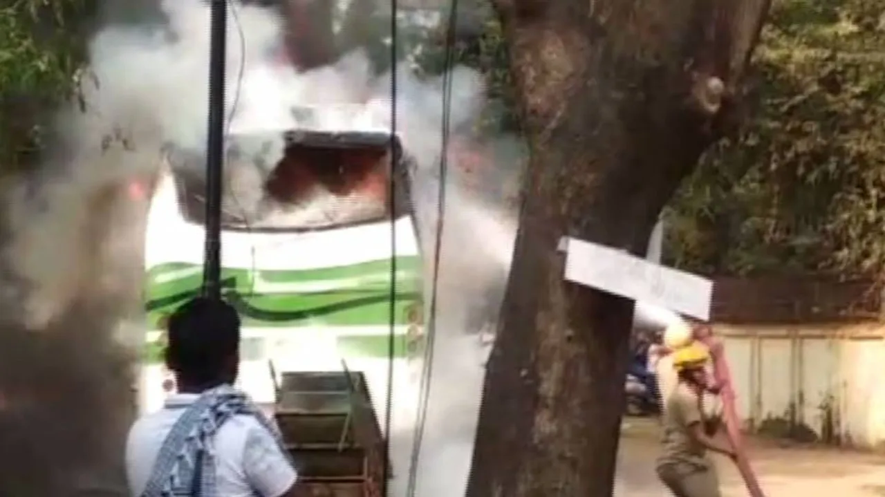 ରାଜଧାନୀରେ ଜଳିଗଲା ବସ୍