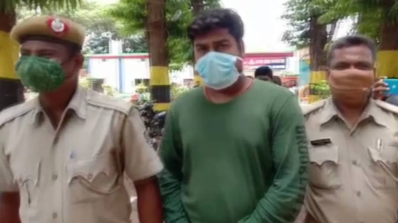 କ୍ରେଡିଟ୍ କାର୍ଡ ଜାଲ କରି ଲୁଟୁଥିଲେ ବ୍ୟାଙ୍କ କର୍ମଚାରୀ