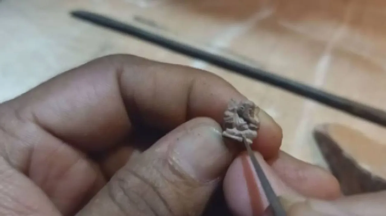 ଏକ ସେଣ୍ଟିମିଟର ଉଚ୍ଚର ଗଣେଶ ମୂର୍ତ୍ତି; ବିଶ୍ୱର ସବୁଠୁ ଛୋଟ ବୋଲି ଦାବି କଲେ କାରିଗର