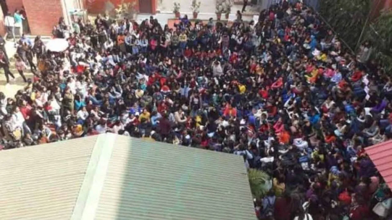 ଗାର୍ଗି କଲେଜରେ ଛାତ୍ରୀଙ୍କୁ ଅସଦାଚରଣ: ଶିକ୍ଷାର୍ଥୀଙ୍କ ବିକ୍ଷୋଭ