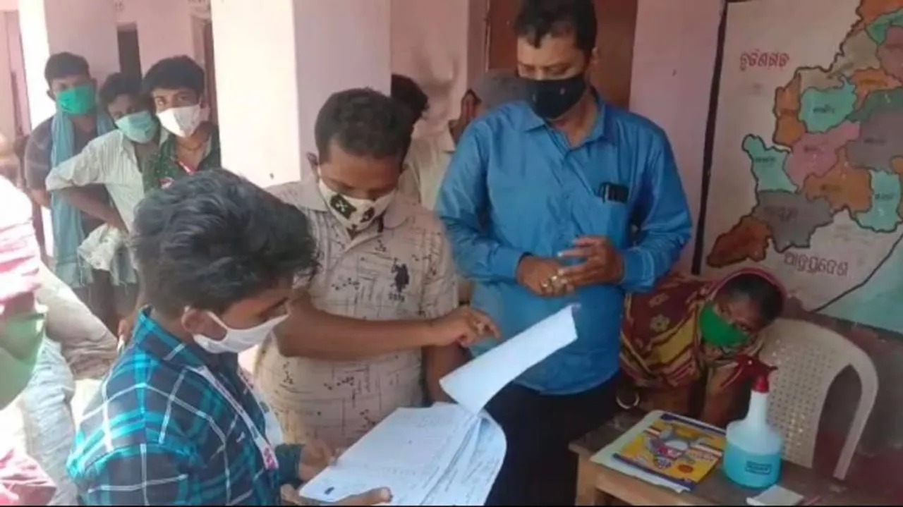 ବାତ୍ୟା ରିଲିଫ୍‌ ଚାଉଳକୁ ଖାଇଲା କିଏ?