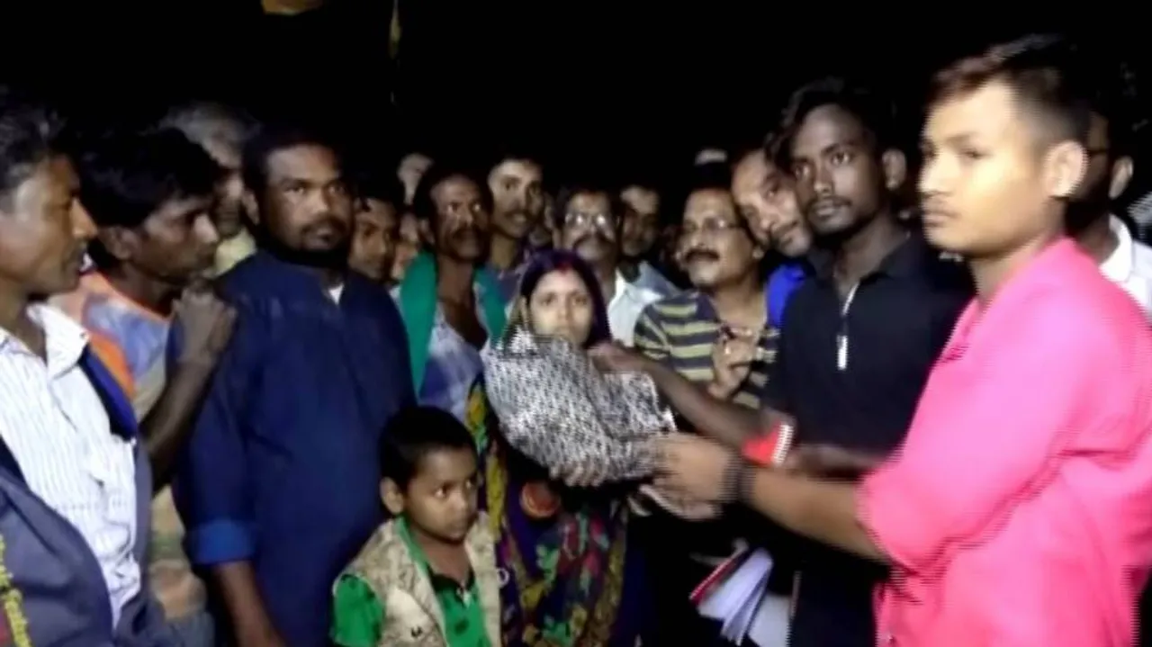 ହୃଦୟ ଜିତିଲେ ଦୁଇ ଯୁବକ ; ଲକ୍ଷାଧିକ ଟଙ୍କାର ସୁନା ଅଳଙ୍କାର ପାଇ ଫେରେଇଲେ