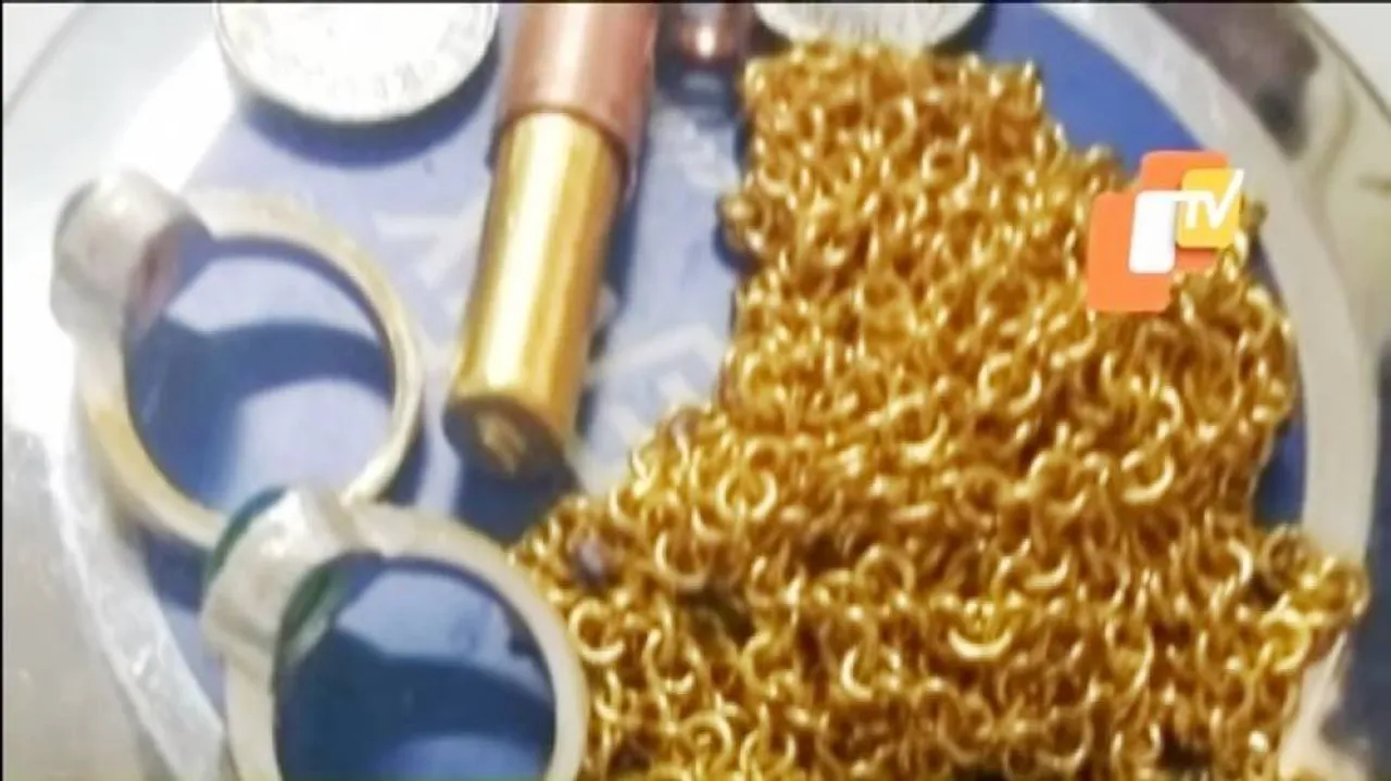 ବିମାନ ବନ୍ଦରରୁ ବିଦେଶୀ ମୁଦ୍ରା ଓ ଲକ୍ଷାଧିକ ଟଙ୍କାର ସୁନା ଜବତ