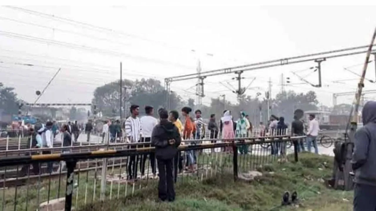 ଲେଭଲ୍‌ କ୍ରସିଂରେ ଗଳି ଯିବା ହେଲା କାଳ, ପିଟିଦେଲା ଟ୍ରେନ୍‌ !