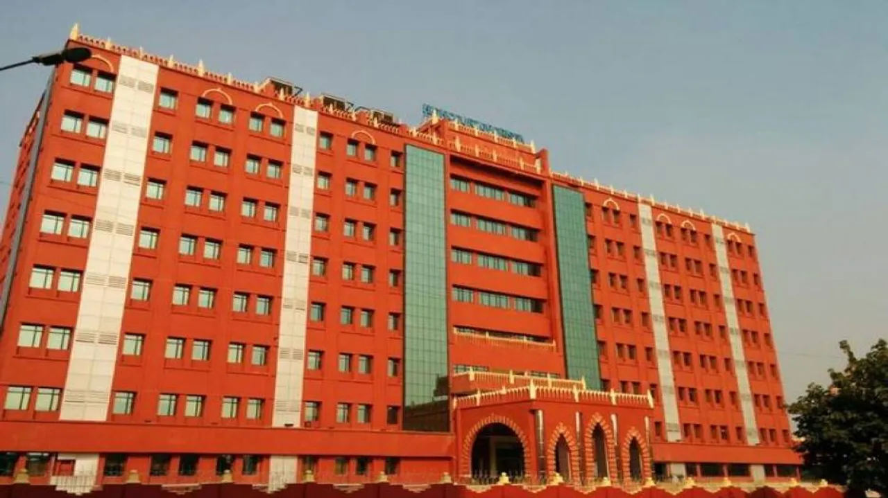 ହାଇକୋର୍ଟ ଓକିଲଙ୍କୁ କଳା କୋଟ୍ ଓ ଗାଉନ୍‌ ମନା