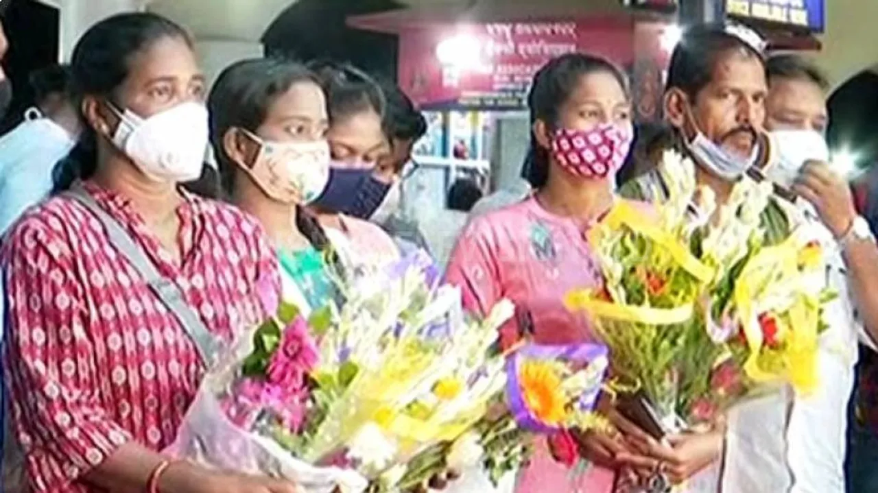 ଅଲିମ୍ପିକ୍ସରେ ଇତିହାସ ରଚି ଓଡ଼ିଶା ଫେରିଲେ ଓଡ଼ିଆ ହକି ଖେଳାଳି : ବିମାନ ବନ୍ଦରରେ ଦିଆଗଲା ଭବ୍ୟ ସମ୍ବର୍ଦ୍ଧନା