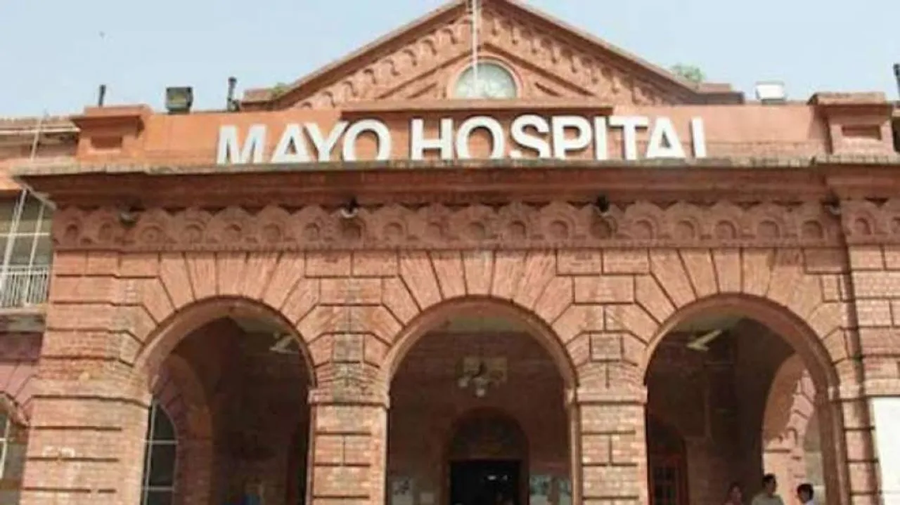 ଡାକ୍ତରଖାନାରେ ମହିଳାଙ୍କ ଅସ୍ତ୍ରୋପଚାର କଲେ ସିକ୍ୟୁରିଟି ଗାର୍ଡ