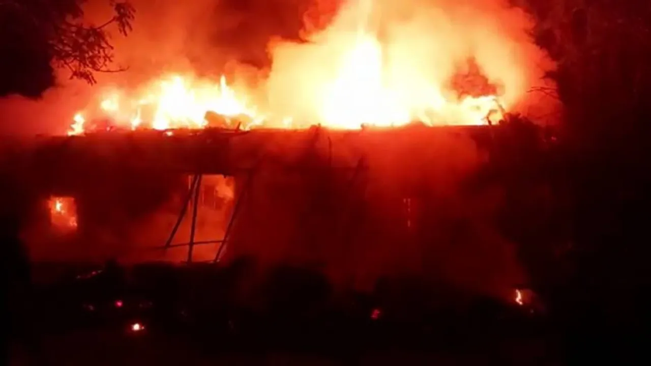 ଉପରୁ ଖସିଲା ନିଆଁ ହୁଳା: ମା' ଜୀବନ୍ତ ଦଗ୍ଧ, ଝିଅ ଗୁରୁତର