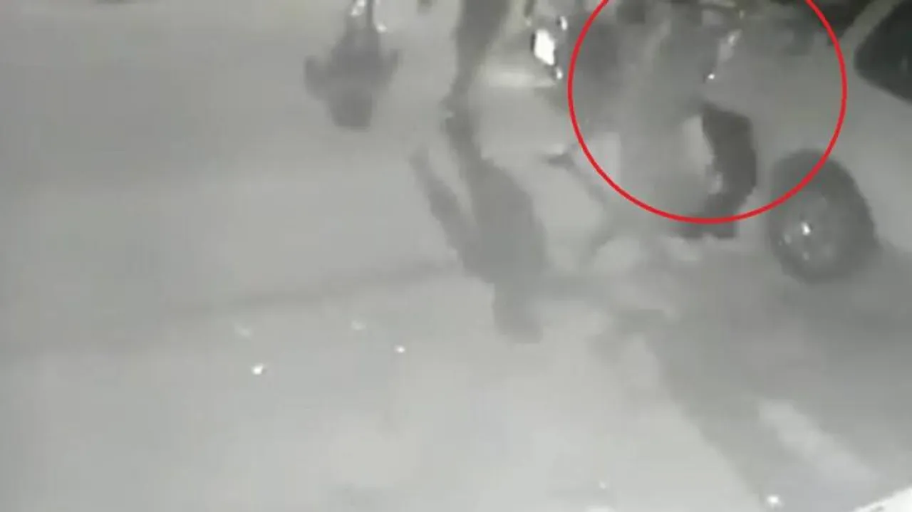 ଝିଅ ସାମ୍ନାରେ ସାମ୍ୱାଦିକଙ୍କୁ ଗୁଳି, ସିସିଟିଭିରେ କଏଦ ହେଲା ଦୃଶ୍ୟ