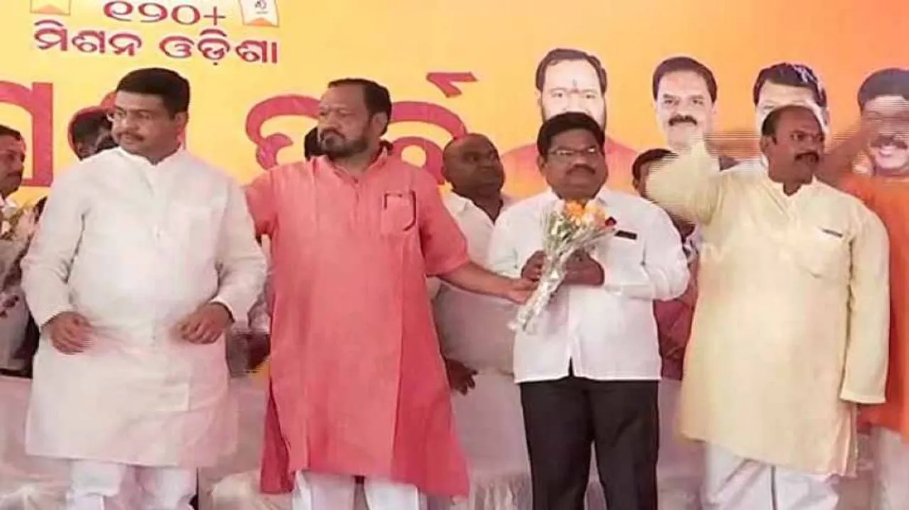 ଶଙ୍ଖ ଛାଡ଼ି ପଦ୍ମ ଧରିଲେ ନାରାୟଣ