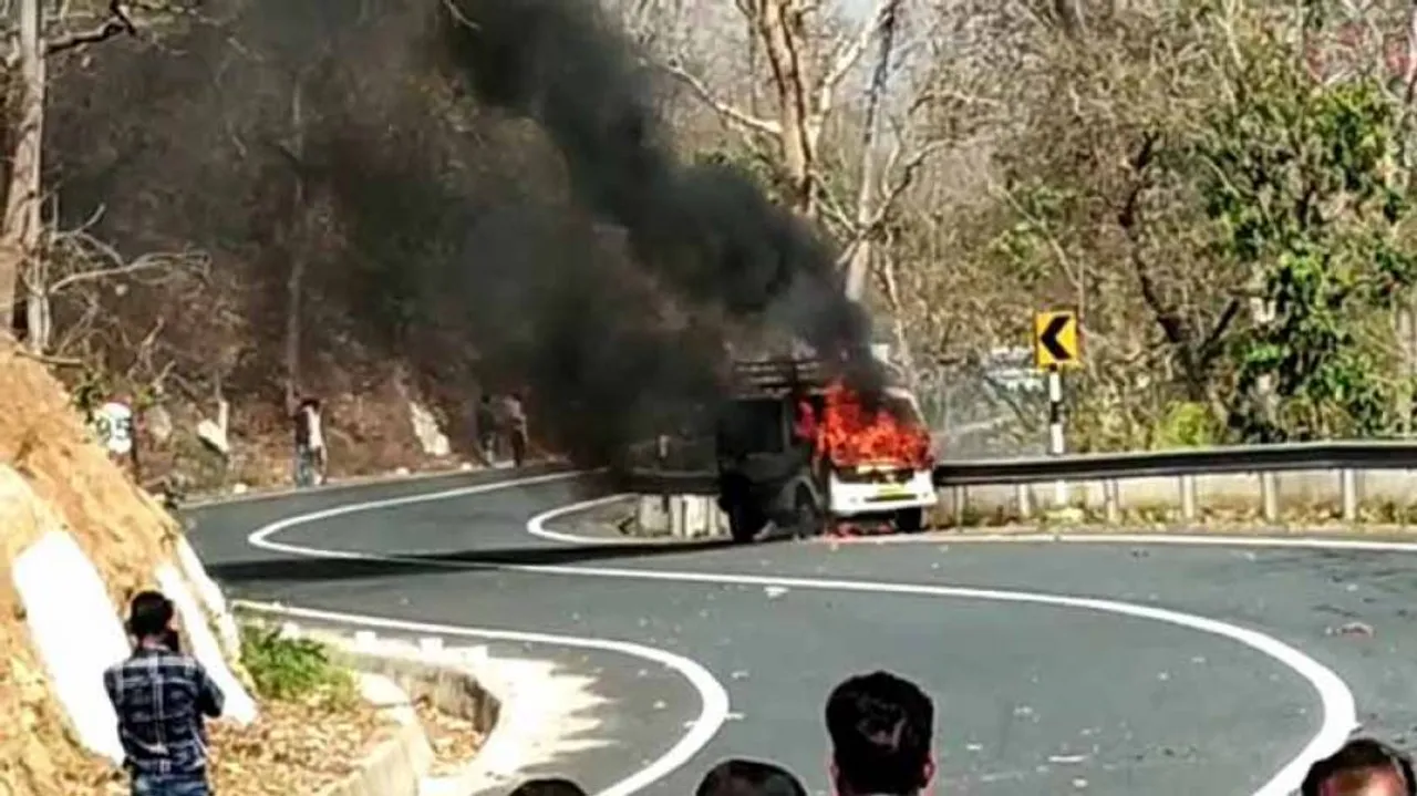 ଚଳନ୍ତା ଗାଡ଼ିରେ ଲାଗିଗଲା ନିଆଁ