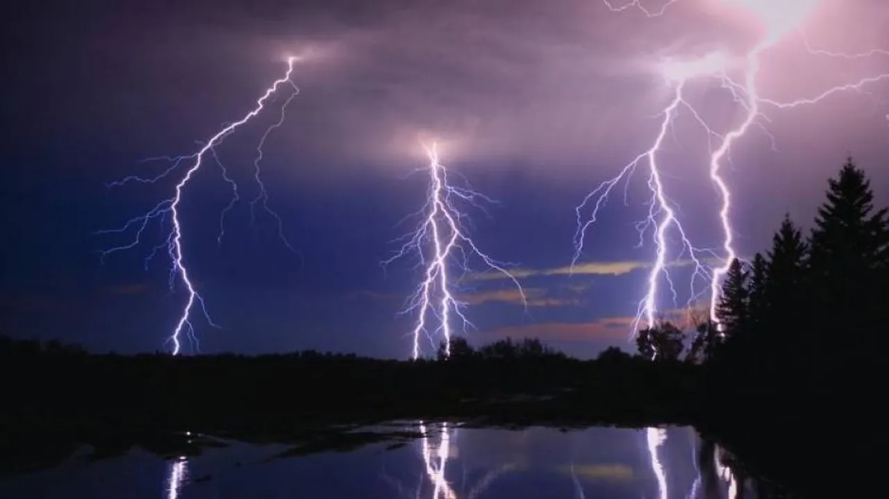 ଆକାଶରୁ ଖସିଲା ମୃତ୍ୟୁ, ନେଲା ୨ ଜୀବନ