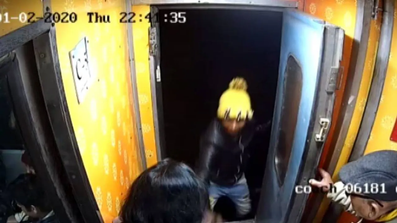 ଚଳନ୍ତା ଟ୍ରେନ୍‌ରୁ ହେଉଛି ଲୁଟ୍ ! ସାବଧାନ