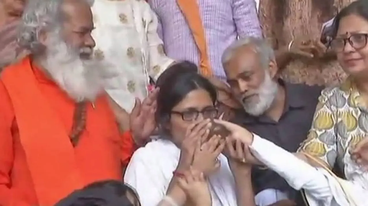 ଅନଶନ ଭାଙ୍ଗିଲେ ସ୍ୱାତୀ ମାଲିୱାଲ