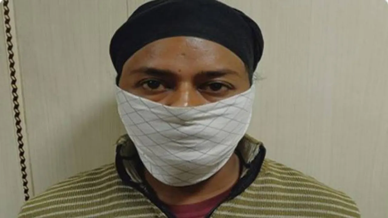 ଲାଲ୍‌ କିଲ୍ଲାରେ ଖଣ୍ଡା ବୁଲାଉଥିବା ଅଭିଯୁକ୍ତଙ୍କୁ ଧରିଲା ପୋଲିସ