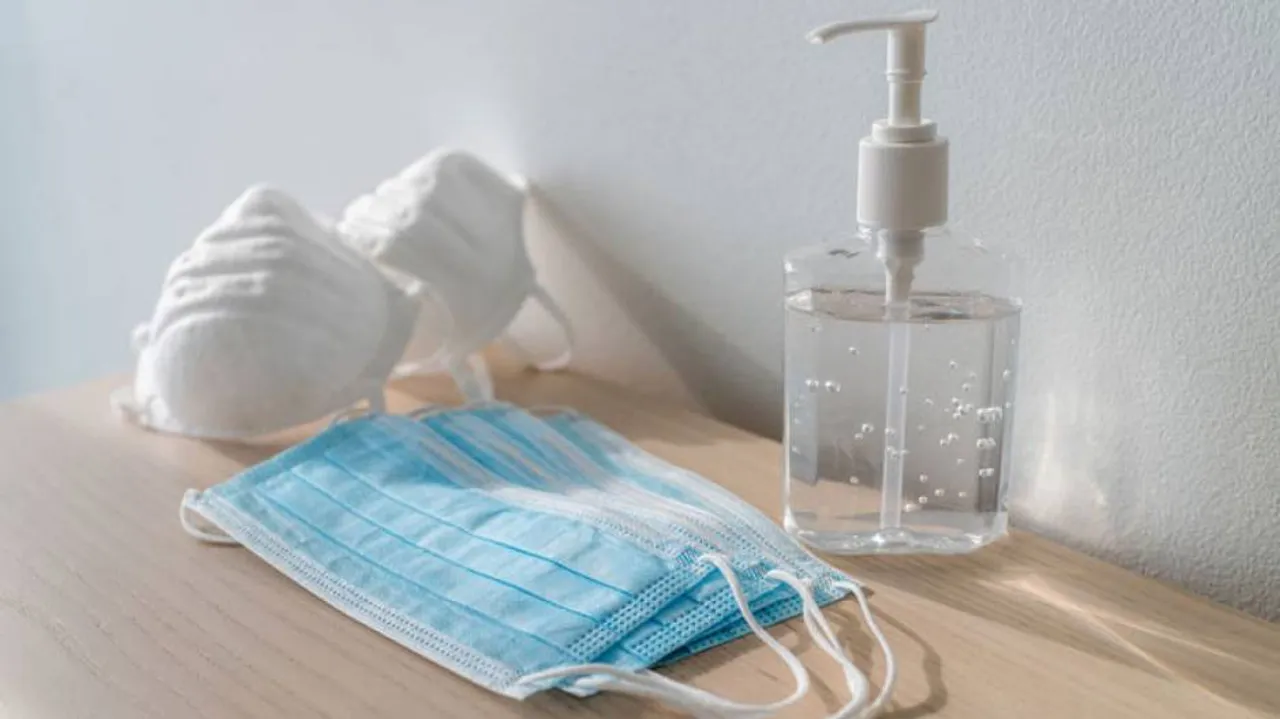 ମାସ୍କ ଓ ସାନିଟାଇଜର୍ ଅତ୍ୟାବଶ୍ୟକ ସାମଗ୍ରୀରୁ ବାଦ୍
