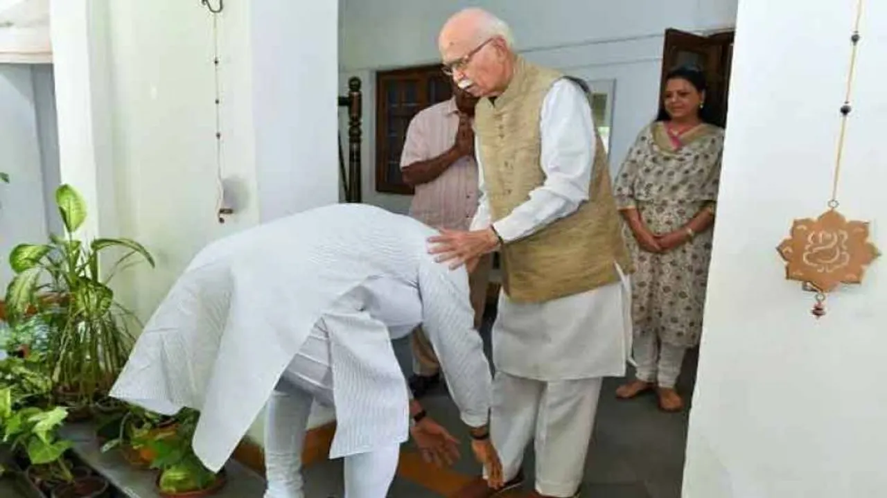 ଗାଦି ସମ୍ଭାଳିବା ପୂର୍ବରୁ ବରିଷ୍ଠଙ୍କ ଆଶୀର୍ବାଦ ନେଲେ ମୋଦି