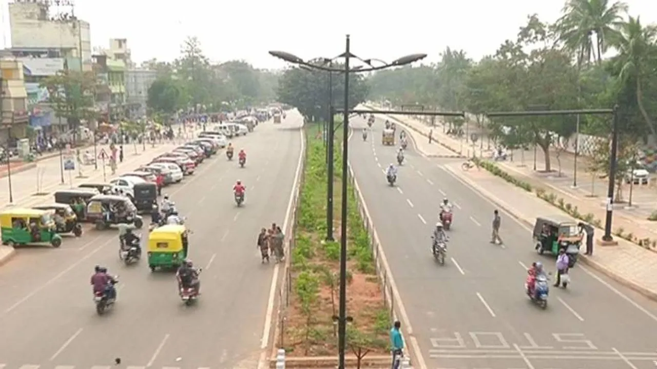 ରାଜଧାନୀରେ ନୂଆ ନିୟମ ; ରାସ୍ତା କଡ଼ରେ ବାଇକ୍ ରଖିଲେ ଜରିମାନା