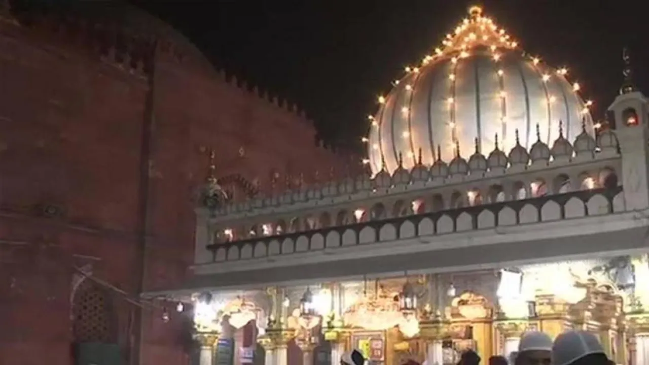 ଦୀପାବଳିର ଆଲୋକରେ ଆଲୋକତି ହେଲା ନିଜାମୁଦ୍ଦିନ ଦରଗାହ, ସେଲିବ୍ରେଟିମାନେ ଜଣାଇଲେ ଶୁଭକାମନା