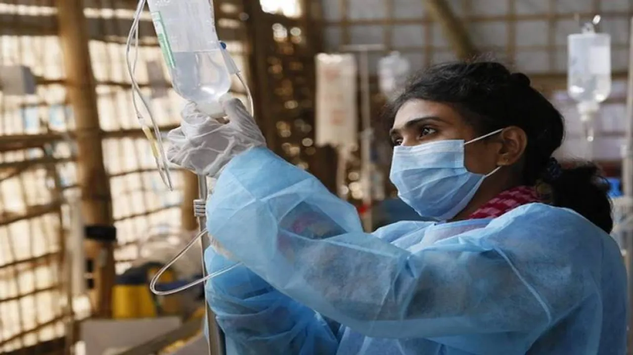 କରୋନା ଯୁଦ୍ଧରେ ଇଏ ଆଗଧାଡ଼ିର ନାୟିକା, ପେଟରେ ସନ୍ତାନ ହାତରେ ରୋଗୀ ସେବା