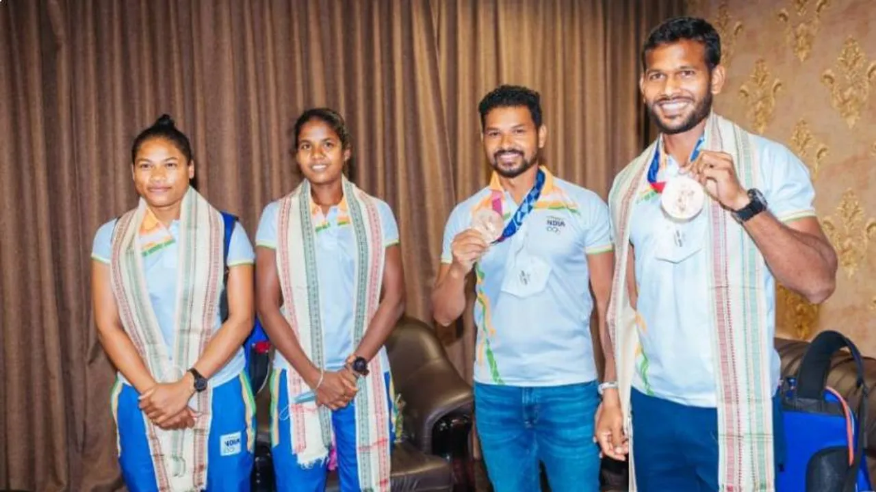 ୪ ଓଡ଼ିଆ ହକି ଖେଳାଳିଙ୍କ ପାଇଁ ଆର୍ଥିକ ପୁରସ୍କାର ଘୋଷଣା କଲେ ରାଜ୍ୟ ସରକାର : ଅମିତ ରୋହିଦାସ, ବିରେନ୍ଦ୍ର ଲାକ୍ରାଙ୍କୁ ଅଢ଼େଇ କୋଟି ପୁରସ୍କାର ରାଶି