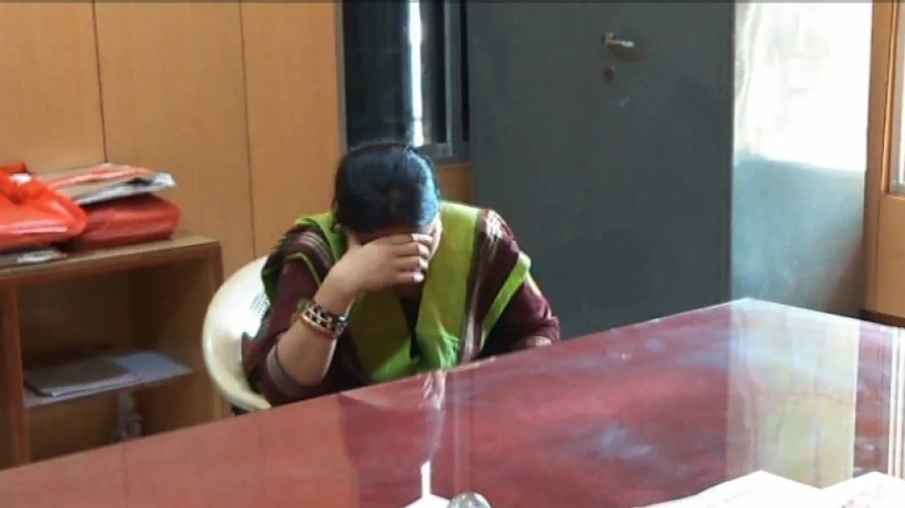 ଲାଞ୍ଚ ନେଉଥିବା ବେଳେ ଧରାପଡ଼ିଲେ ଓଏମ୍‌ସି ମହିଳା ଫାର୍ମାସିଷ୍ଟ