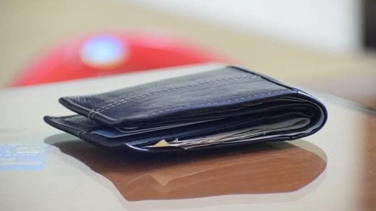 ୧୪ ବର୍ଷ ପରେ ମିଳିଲା ହଜି ଯାଇଥିବା ପର୍ସ, ଆଉ ସେଥିରୁ ବାହାରିଲା...