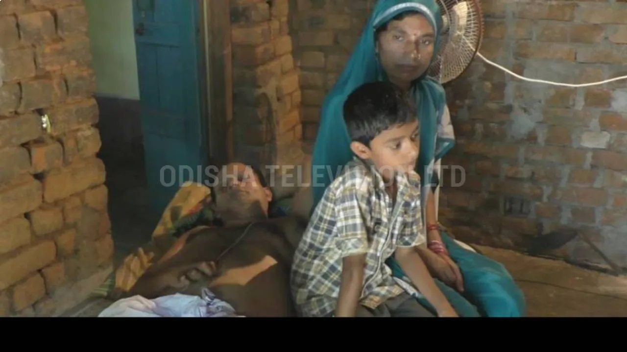 ତିନି ବର୍ଷ ହେଲା ଖଟିଆରେ ପଡ଼ି ରହିଛନ୍ତି ପ୍ରଦୀପ