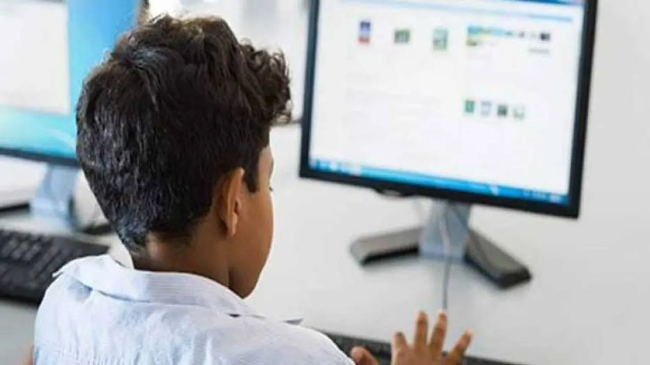 ଗ୍ରୁପ୍‌ରେ ଅଶ୍ଳୀଳ ଲିଙ୍କ୍‌ ପଡ଼ିବା ଘଟଣାରେ ଦୁଃଖ ପ୍ରକାଶ କଲେ ପ୍ରଧାନ ଶିକ୍ଷକ